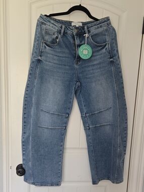 Blakely Box Barrel Jeans
